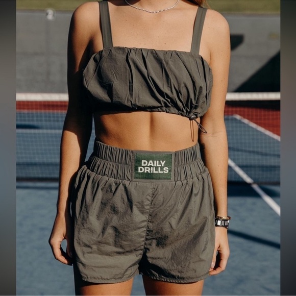 Daily Drills Bounce Set Bubble Crop Top Shorts Athletic Nylon in Green Medium - Picture 5 of 13